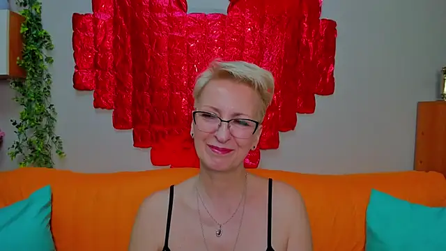 iamyourdream89 online show from March 10, 2026, 12:21 pm