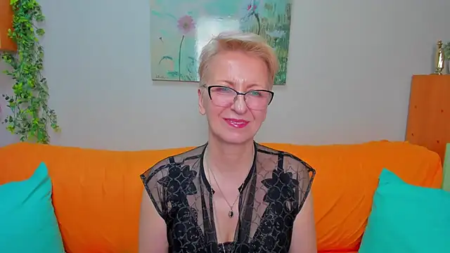 iamyourdream89 online show from April 21, 2026, 11:07 pm