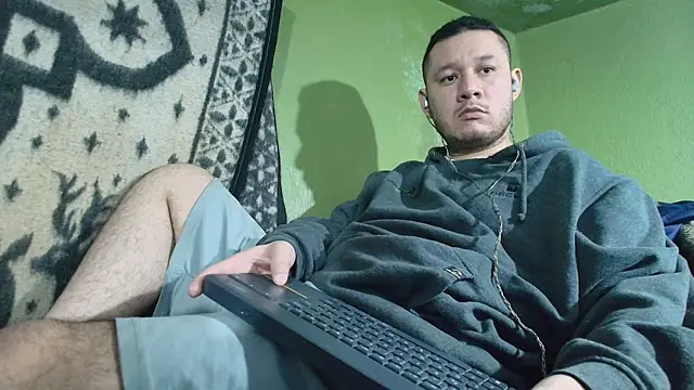 Snapshot of sweet_cock28 chatting on October 9, 2025, 3:32 pm sweet cock28 online show from October 9, 2025, 3:32 pm