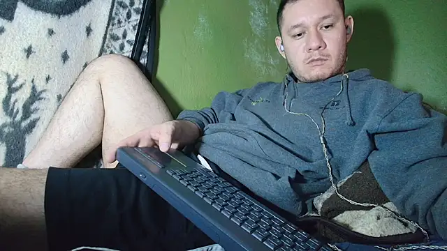 Snapshot of sweet_cock28 chatting on October 14, 2025, 3:40 am sweet cock28 online show from October 14, 2025, 3:40 am