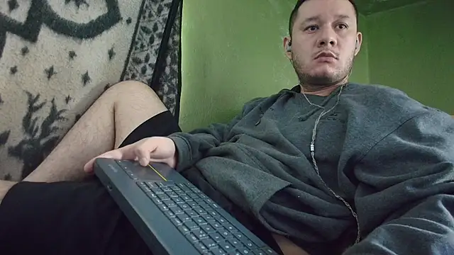 Snapshot of sweet_cock28 chatting on October 16, 2025, 3:46 pm sweet cock28 online show from October 16, 2025, 3:46 pm