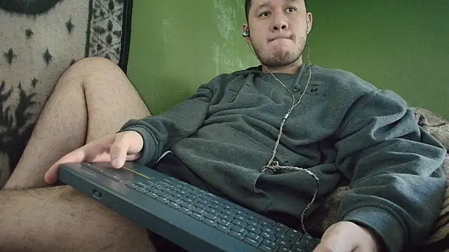 Snapshot of sweet_cock28 chatting on October 25, 2025, 3:29 pm sweet cock28 online show from October 25, 2025, 3:29 pm