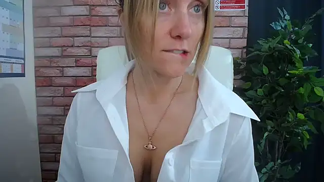 Snapshot of HarleyRebz chatting on October 27, 2025, 8:07 am HarleyRebz online show from October 27, 2025, 8:07 am