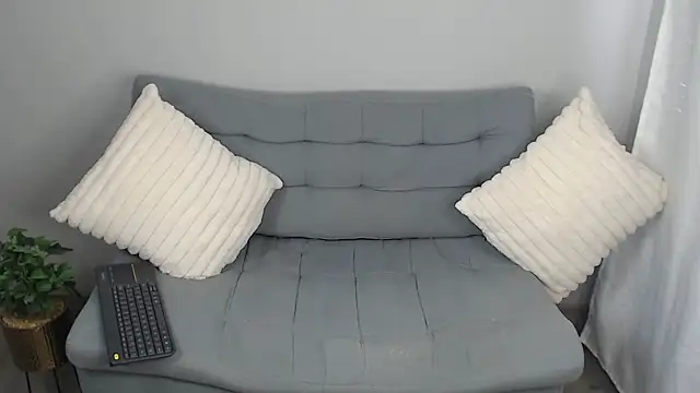 Amber Etan online show from July 19, 2026, 2:43 pm