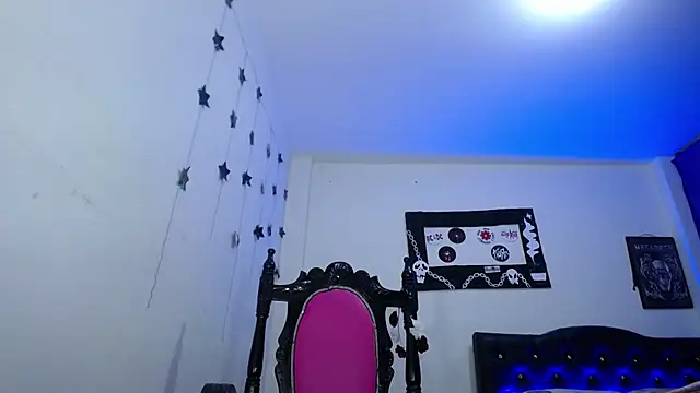 Snapshot of pinky_violeta chatting on December 19, 2024, 4:56 am pinky violeta online show from December 19, 2024, 4:56 am