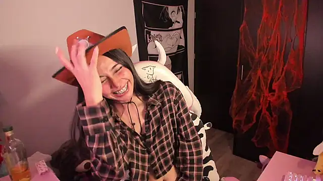 amber yull online show from October 31, 2025, 1:28 am