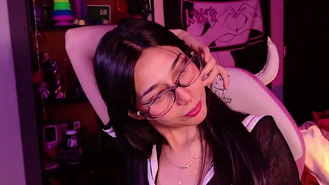 amber yull online show from June 20, 2026, 1:19 am