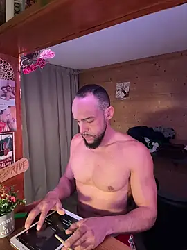 Snapshot of fitboyisland chatting on December 6, 2024, 6:50 pm fitboyisland online show from December 6, 2024, 6:50 pm