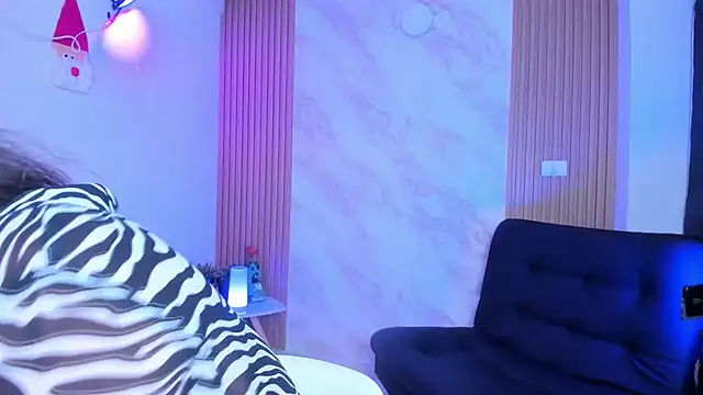 Megan blue7 online show from December 17, 2024, 2:55 pm