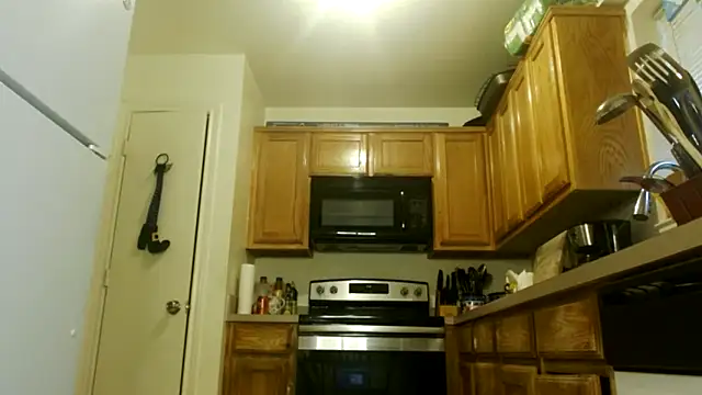 Snapshot of DiamondMonroeXo chatting on October 24, 2025, 3:52 pm DiamondMonroeXo online show from October 24, 2025, 3:52 pm