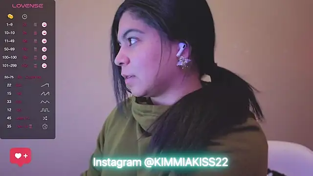 kimmiakiss22 online show from January 17, 2025, 8:55 pm