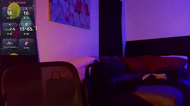 kimmiakiss22 online show from November 11, 2025, 2:33 am