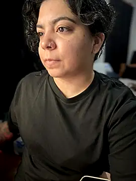 kimmiakiss22 online show from November 18, 2025, 6:34 pm