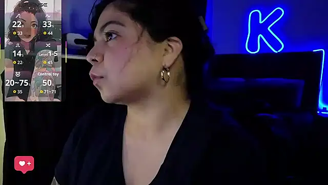 kimmiakiss22 online show from June 25, 2026, 2:44 am