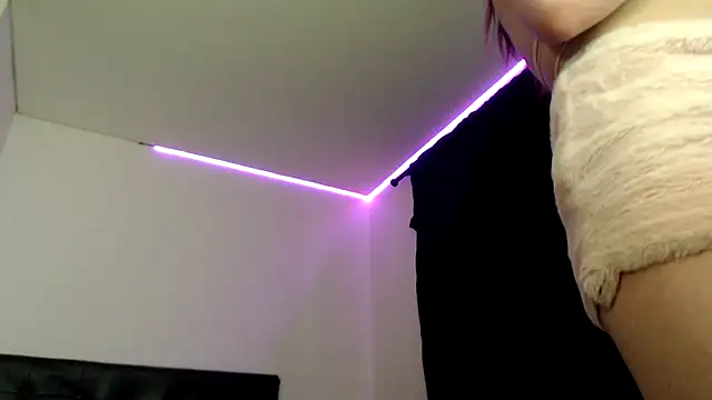 dolcemacca online show from September 24, 2025, 1:42 am