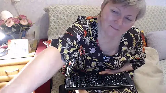 Snapshot of zarinafonliberman chatting on June 3, 2026, 6:02 pm zarinafonliberman online show from June 3, 2026, 6:02 pm