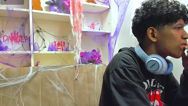 BvlgarVoyss online show from November 1, 2025, 9:44 am