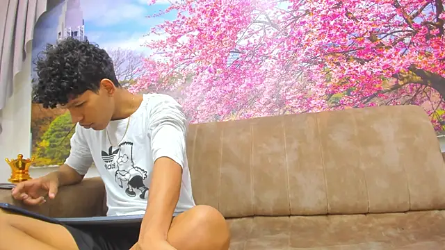 BvlgarVoyss online show from November 17, 2025, 4:46 pm