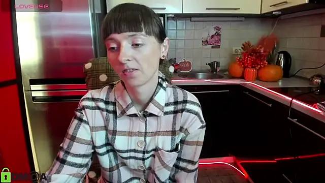 Snapshot of TayanaJons chatting on October 1, 2025, 7:03 am TayanaJons online show from October 1, 2025, 7:03 am