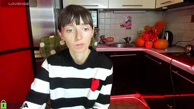 Snapshot of TayanaJons chatting on October 2, 2025, 7:04 am TayanaJons online show from October 2, 2025, 7:04 am