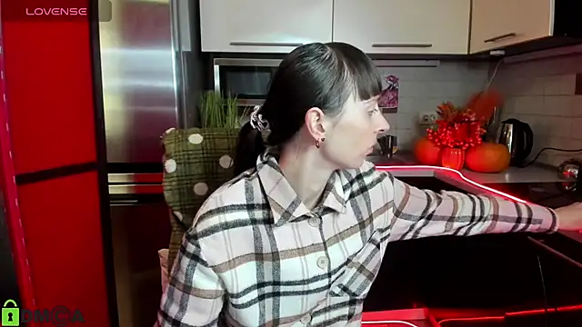 Snapshot of TayanaJons chatting on October 3, 2025, 7:05 am TayanaJons online show from October 3, 2025, 7:05 am