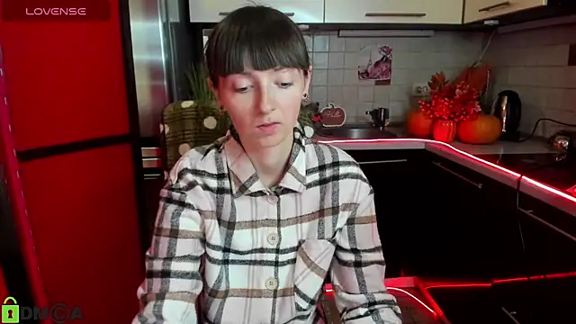 Snapshot of TayanaJons chatting on October 6, 2025, 6:55 am TayanaJons online show from October 6, 2025, 6:55 am