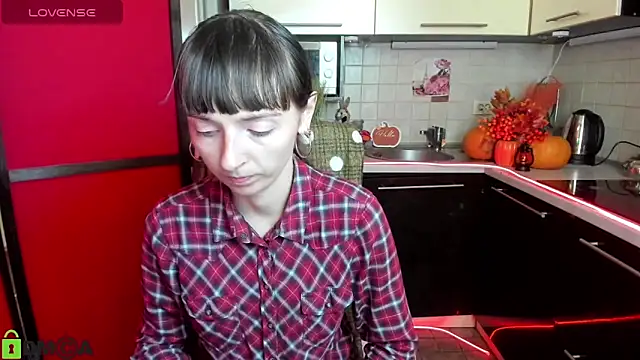 Snapshot of TayanaJons chatting on November 3, 2025, 7:53 am TayanaJons online show from November 3, 2025, 7:53 am