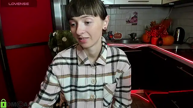 Snapshot of TayanaJons chatting on November 4, 2025, 8:02 am TayanaJons online show from November 4, 2025, 8:02 am