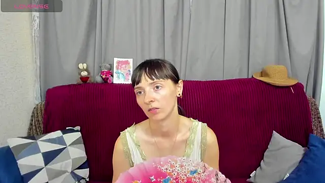 TayanaJons online show from August 6, 2026, 7:21 am