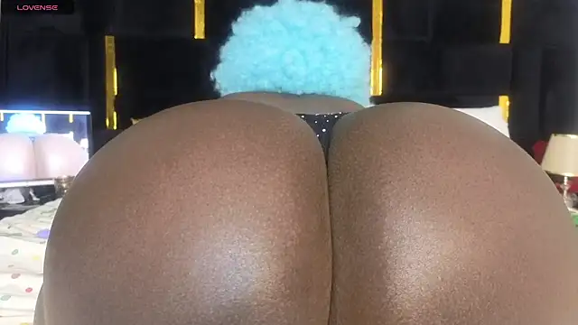 Snapshot of Sexy_sharntel chatting on October 12, 2025, 8:41 pm Sexy sharntel online show from October 12, 2025, 8:41 pm