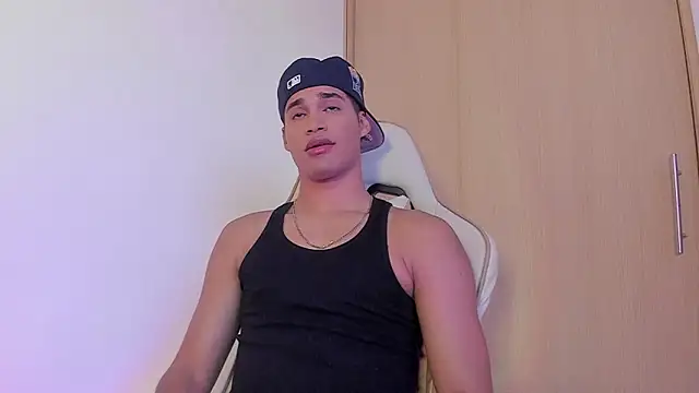 Snapshot of Jimmy_Leeh_ chatting on December 14, 2024, 9:35 pm Jimmy Leeh online show from December 14, 2024, 9:35 pm