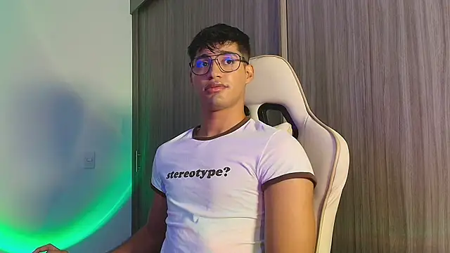 Jimmy Leeh  online show from October 19, 2025, 9:15 pm