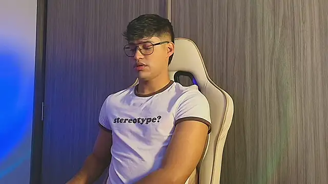 Jimmy Leeh  online show from October 25, 2025, 3:58 am