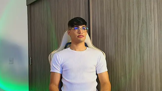 Jimmy Leeh  online show from December 2, 2025, 4:40 am