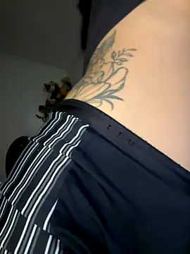 Snapshot of Valery_rhoades chatting on December 20, 2025, 5:03 am Valery rhoades online show from December 20, 2025, 5:03 am