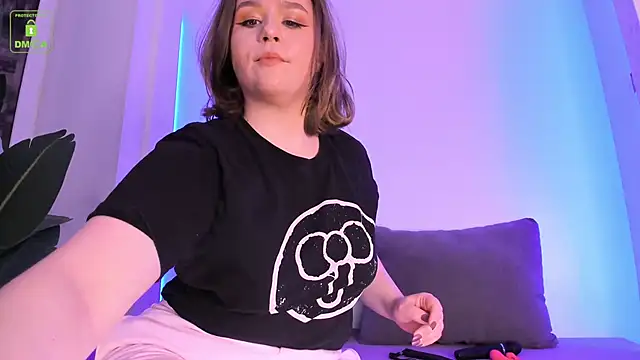 Snapshot of ErikaLust chatting on October 22, 2025, 4:13 am ErikaLust online show from October 22, 2025, 4:13 am