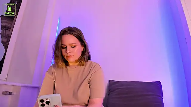 Snapshot of ErikaLust chatting on October 23, 2025, 4:12 am ErikaLust online show from October 23, 2025, 4:12 am