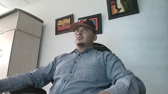 Snapshot of myke_andrade chatting on October 25, 2025, 8:14 pm myke andrade online show from October 25, 2025, 8:14 pm