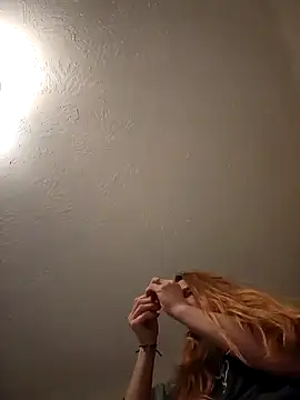 GoldenFlameGoddess online show from January 31, 2025, 8:33 pm
