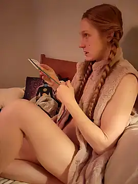 GoldenFlameGoddess online show from February 4, 2025, 3:47 pm