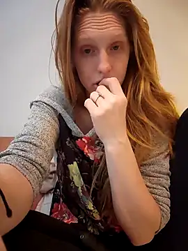 GoldenFlameGoddess online show from February 16, 2025, 10:43 pm