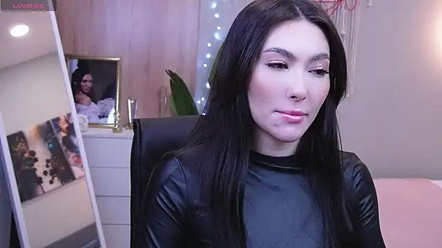 Molly Jons online show from March 11, 2025, 12:33 am