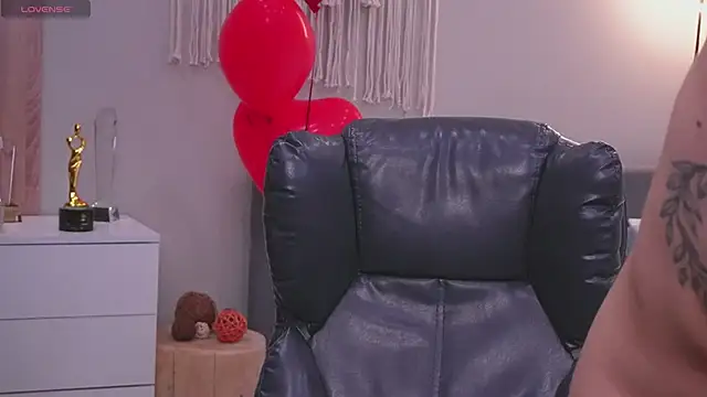 Snapshot of Molly_Jons chatting on March 7, 2026, 1:02 am Molly Jons online show from March 7, 2026, 1:02 am