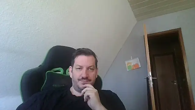 Snapshot of Golffahrer1982 chatting on March 20, 2026, 9:47 am Golffahrer1982 online show from March 20, 2026, 9:47 am