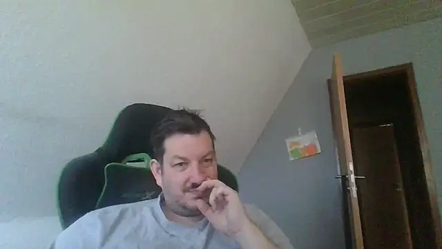 Snapshot of Golffahrer1982 chatting on March 21, 2026, 9:25 am Golffahrer1982 online show from March 21, 2026, 9:25 am