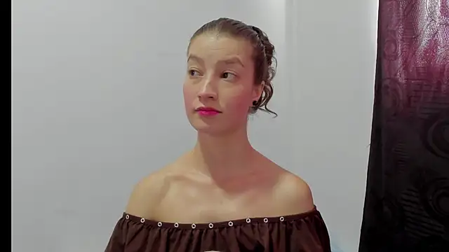 Snapshot of MiiaVolkova chatting on November 6, 2025, 6:31 pm MiiaVolkova online show from November 6, 2025, 6:31 pm