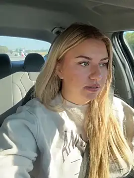 nicolesugarr online show from September 18, 2025, 1:46 pm