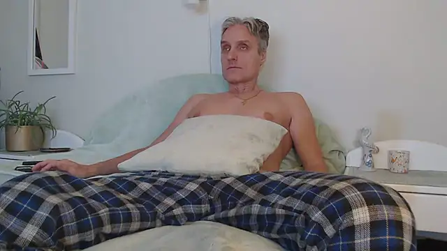 Snapshot of StrongBill chatting on December 14, 2024, 2:31 pm StrongBill online show from December 14, 2024, 2:31 pm