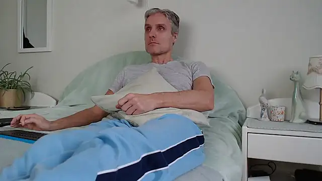 Snapshot of StrongBill chatting on December 23, 2024, 8:22 am StrongBill online show from December 23, 2024, 8:22 am