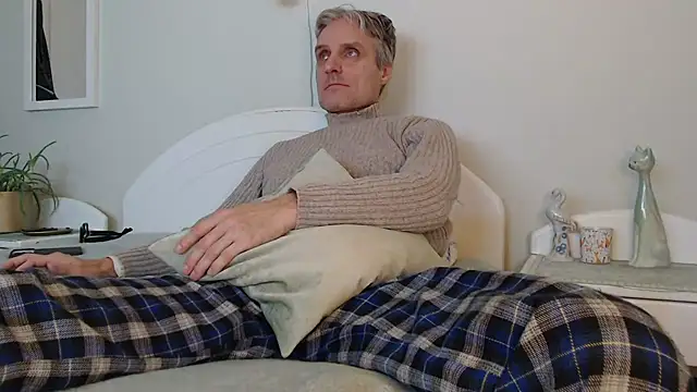 Snapshot of StrongBill chatting on December 26, 2024, 2:59 pm StrongBill online show from December 26, 2024, 2:59 pm